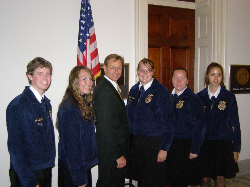 Kenny meets with the Tecumseh FFA chapter. 